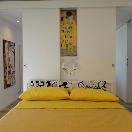 Апартаменты Casa Klimt Vicinissima Al Mare Parcheggio Privato Gratuito Se Disponibile Пескара Экстерьер фото