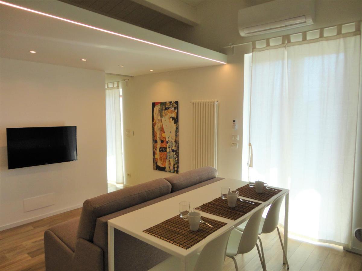 Апартаменты Casa Klimt Vicinissima Al Mare Parcheggio Privato Gratuito Se Disponibile Пескара Экстерьер фото