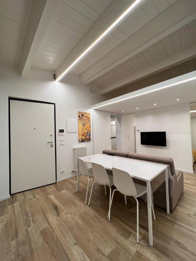 Апартаменты Casa Klimt Vicinissima Al Mare Parcheggio Privato Gratuito Se Disponibile Пескара Экстерьер фото
