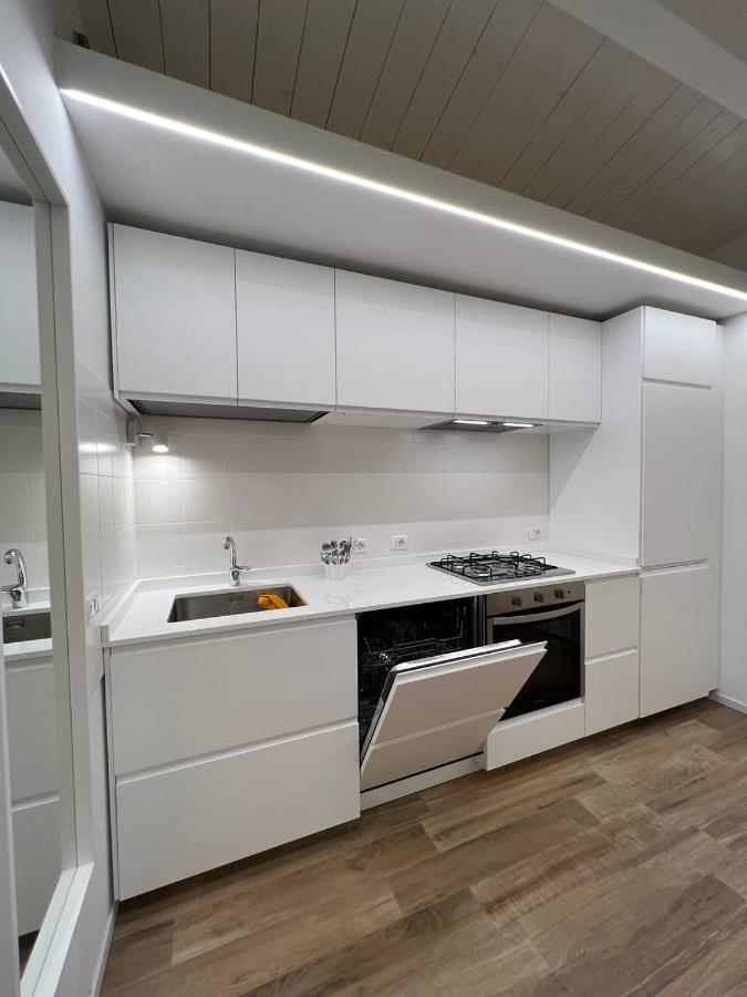 Апартаменты Casa Klimt Vicinissima Al Mare Parcheggio Privato Gratuito Se Disponibile Пескара Экстерьер фото