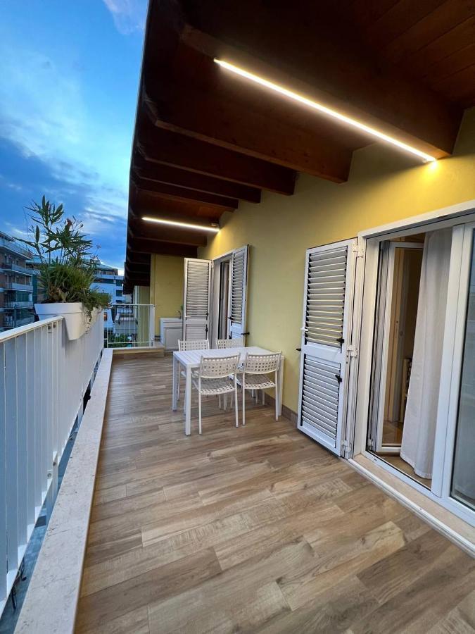 Апартаменты Casa Klimt Vicinissima Al Mare Parcheggio Privato Gratuito Se Disponibile Пескара Экстерьер фото